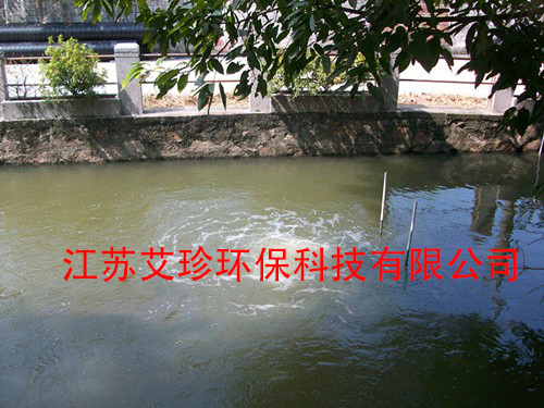 太陽(yáng)能推流曝氣機(jī)助力河道治理.jpg